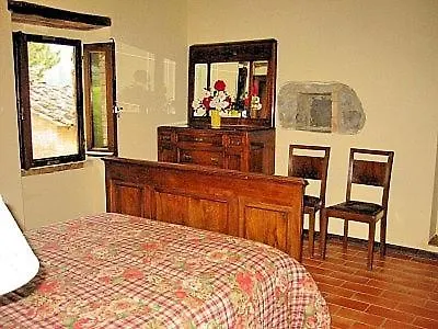 Sleeps 4 Pool Wifi Apartment